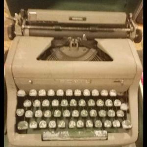 Early 1950's Royal Keystone Portable Typewriter With Case (Working)